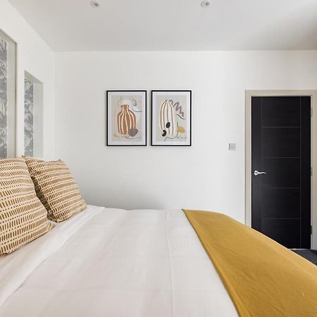 شقة The Battersea Secret - Trendy 3Bdr Flat With Patio لندن المظهر الخارجي الصورة